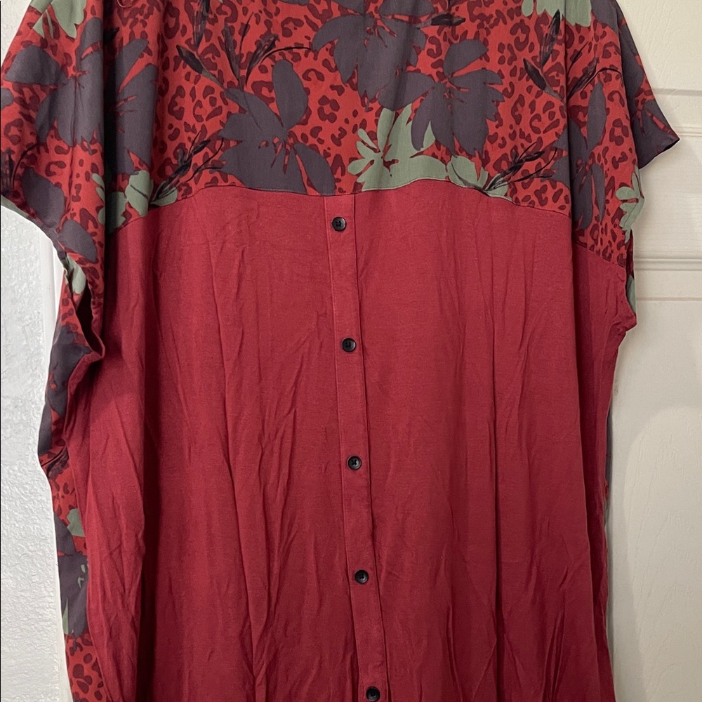 EVRI Red and Green Floral Blouse - Picture 2 of 3